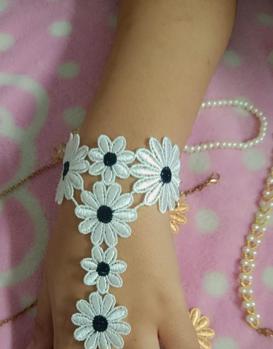 daisy flower bracelet