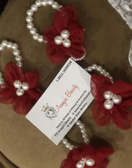 Flower bracelet with barefoot