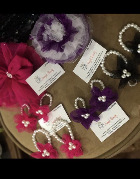 Bracelet with barefoot and hairband