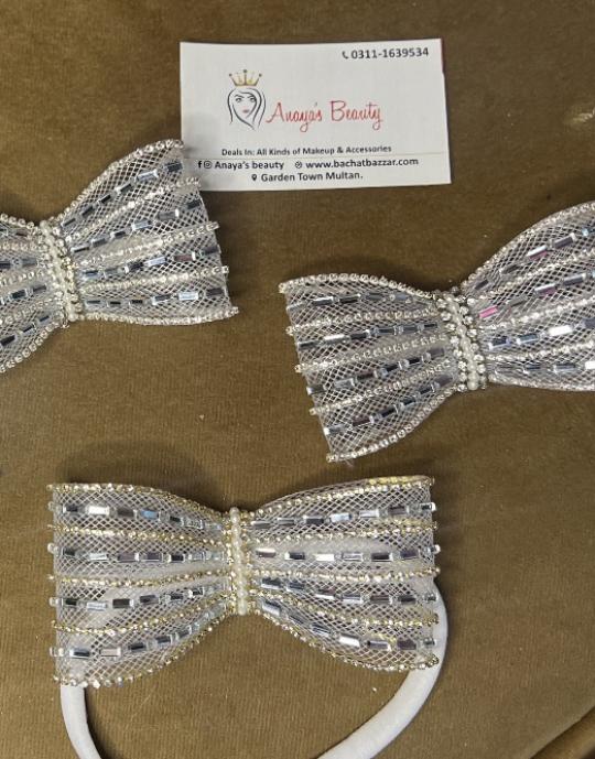 Fancy bow pin